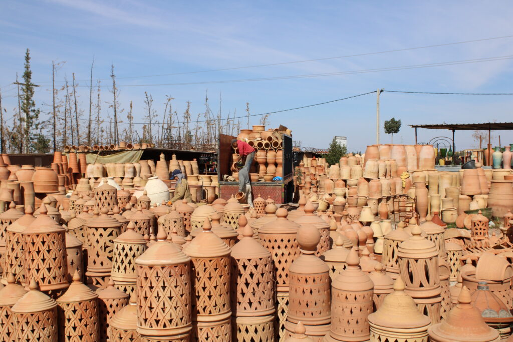 Handmade terracotta jars for plants - by Villa. Moroccan craft and artisanal heritage.