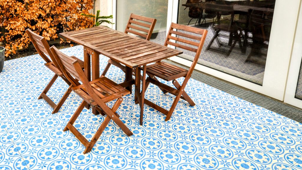 Please note: green and blue tones will naturally become paler over time when used outdoors.