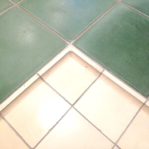 Discover handmade coved corner tiles in marble-cement — elegant curved tiles for seamless wall and floor transitions, crafted in Danish design.