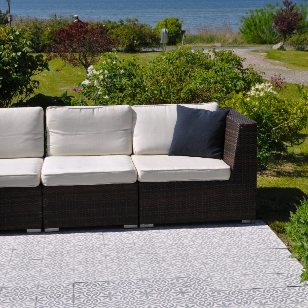 Handmade encaustic paving tiles, developed and patented by Villa Tiles. Unique designs, marble wear layer, 28/40 mm thickness - outdoor durability