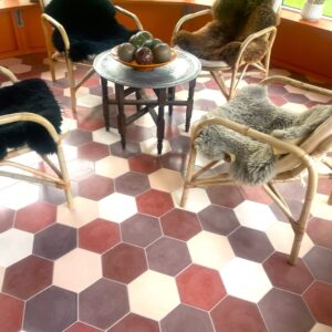 This handmade encaustic cement tile in classic style brings timeless elegance to your interior. An hexagon shape in Nordic colors.