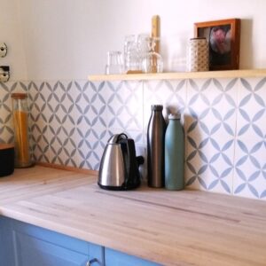 encaustic-cement-tiles-white-blue-pattern-kitchen-wall This handmade encaustic cement tile in classic style brings timeless elegance to your interior. A refined European pattern in Nordic colors.