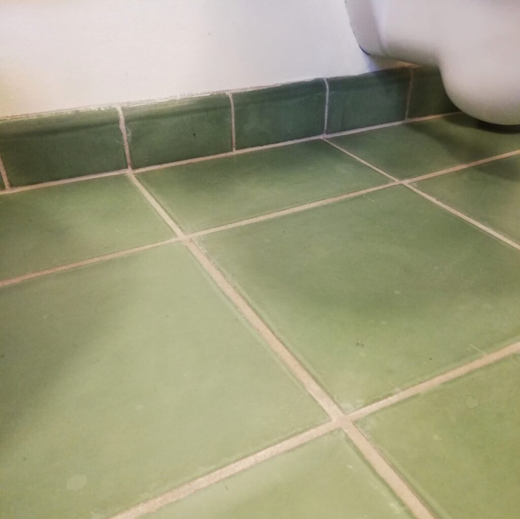 Discover handmade curved skirting tiles in marble-cement — elegant curved tiles for seamless floor to wall transitions, crafted in Danish design.